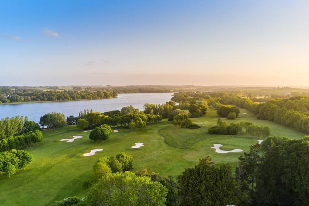 Cottage Anadwen Au Pied Du Lac Au Duc Et Son Golf Ploërmel Dış mekan fotoğraf